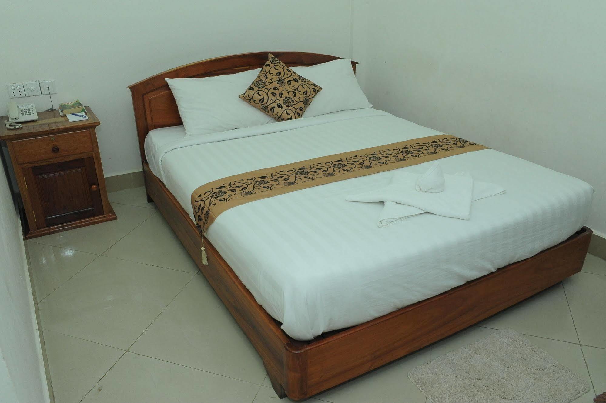 Lux Star Town Hotel Phnom Penh Exterior photo